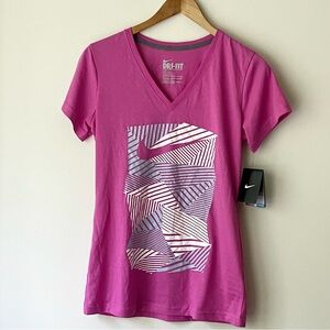 Nike Dri Fit Slim Fit Pink Graphic V Neck Tee Shirt Womens Medium Athletic NWT